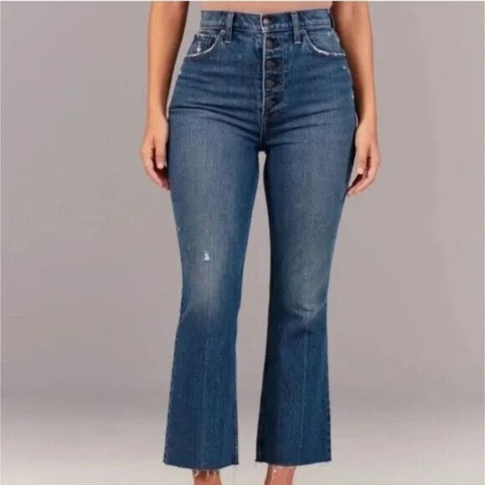 Abercrombie & Fitch Kick Flare Ultra High-Rise Raw Hem Button Fly Jeans 27/4R - Picture 2 of 8